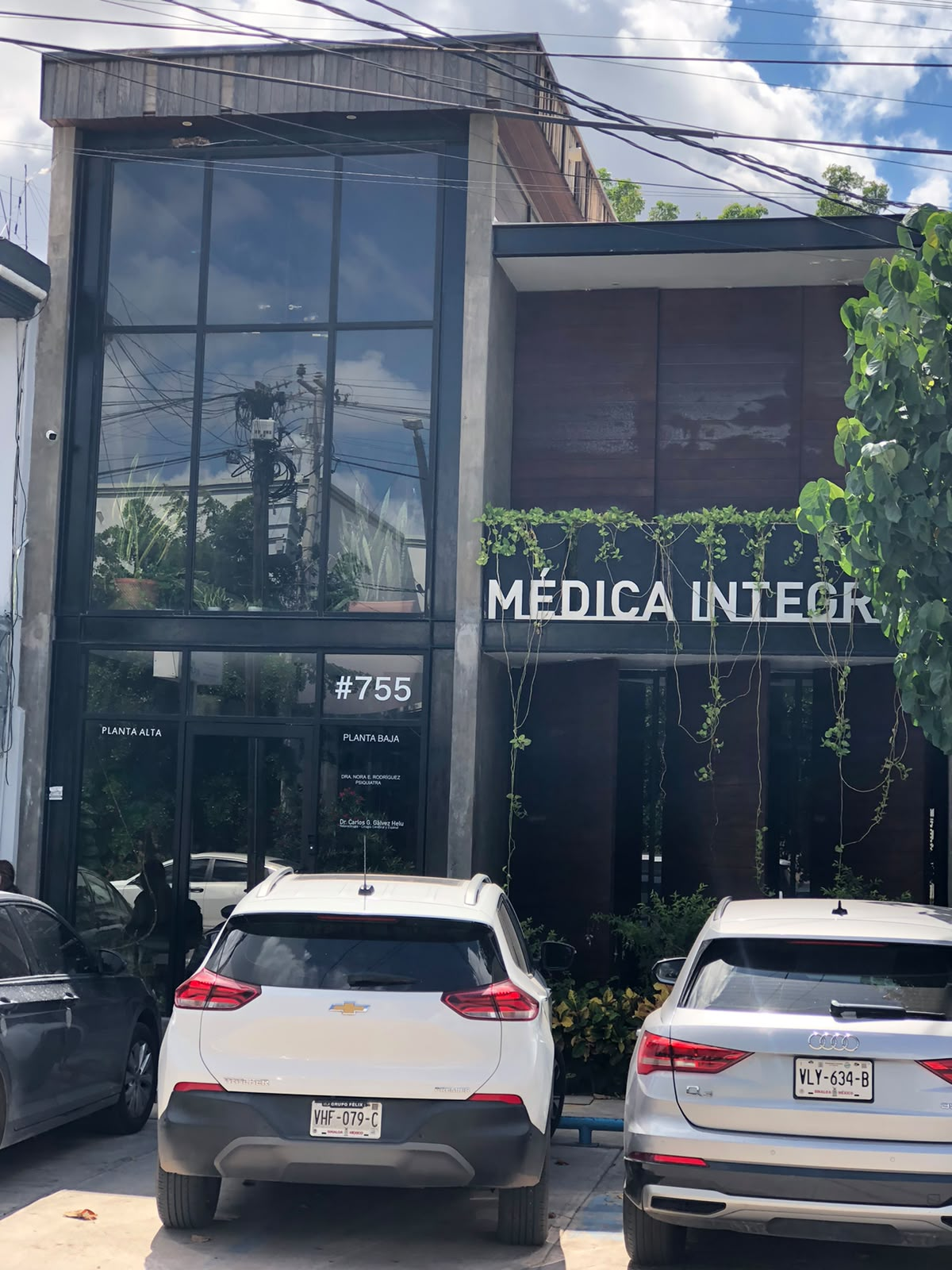 RENTA DE CONSULTORIOS FRENTE AL HOSPITAL FATIMA